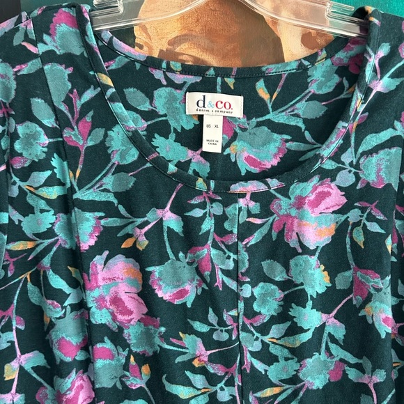D&Co Teal and Purple Floral Top XL - Picture 9 of 16
